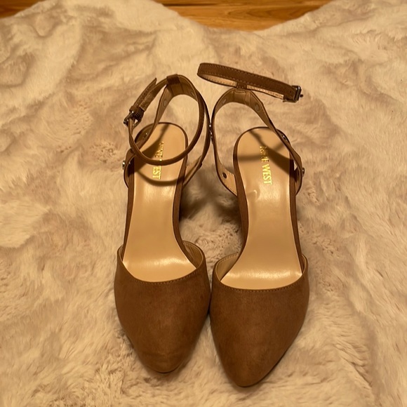 Nine West block heels- size 7 1/2-  color Tan suede - Picture 2 of 6